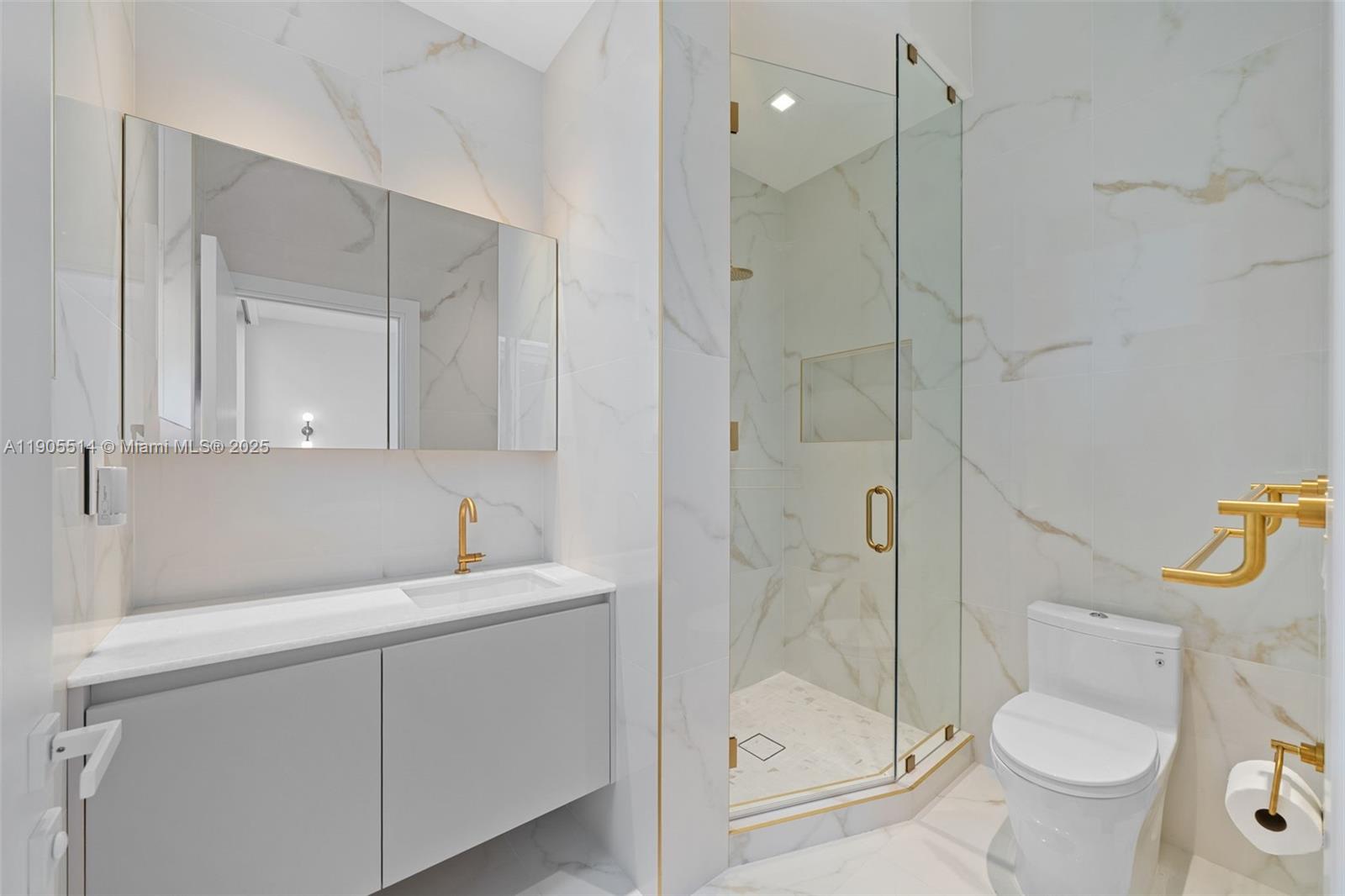 OCEANIA V CONDO - Residential