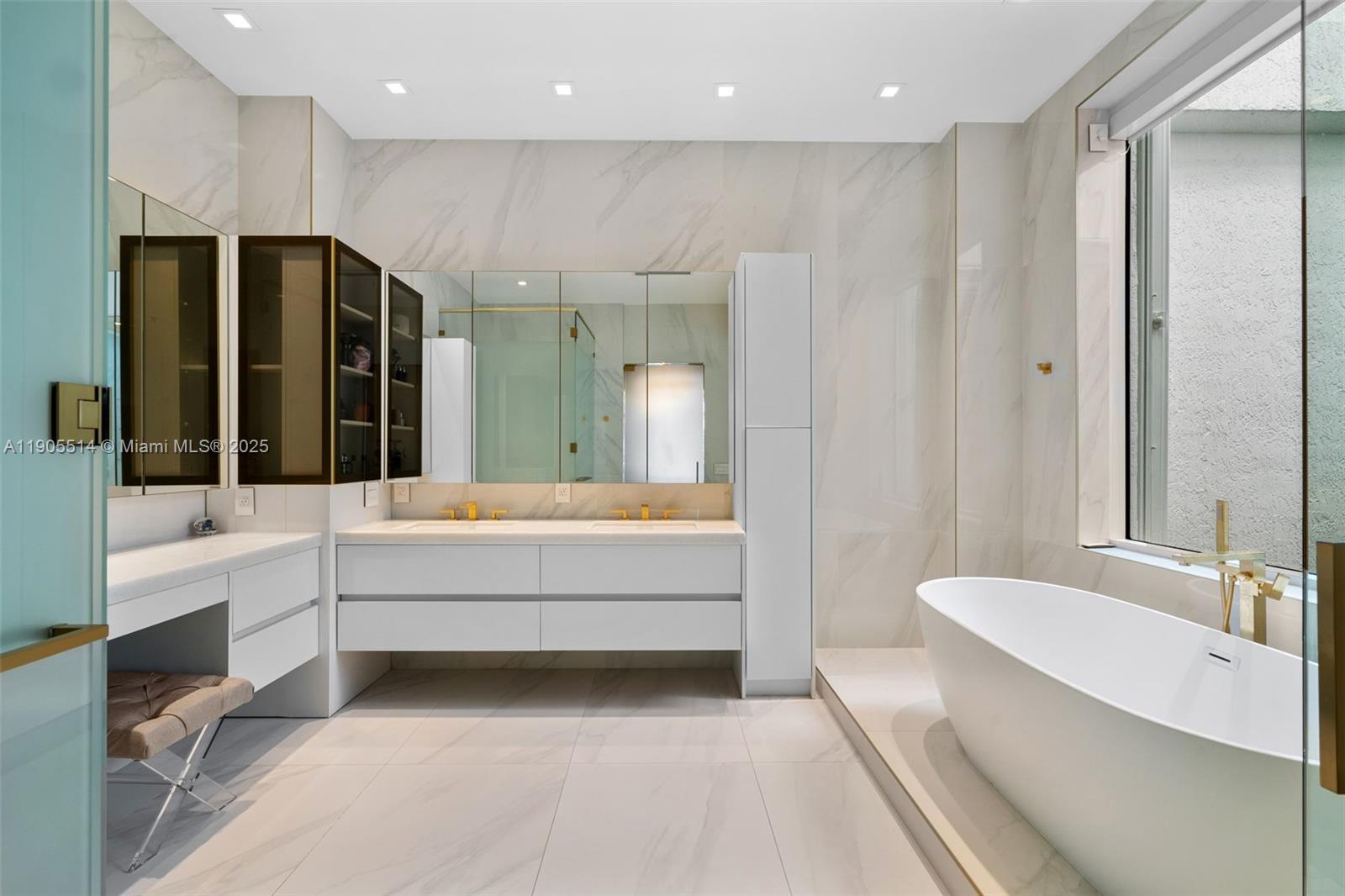 OCEANIA V CONDO - Residential