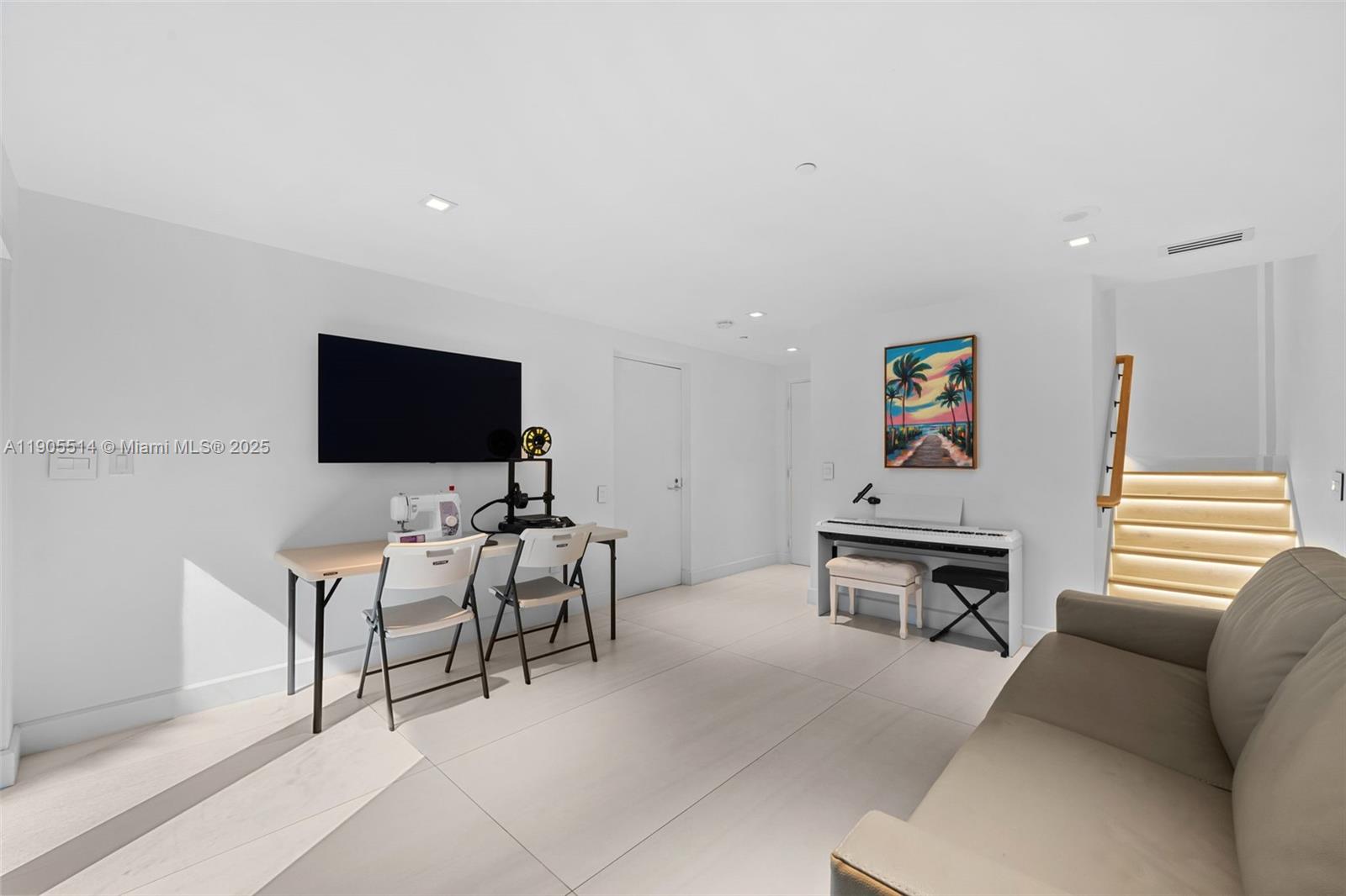 OCEANIA V CONDO - Residential