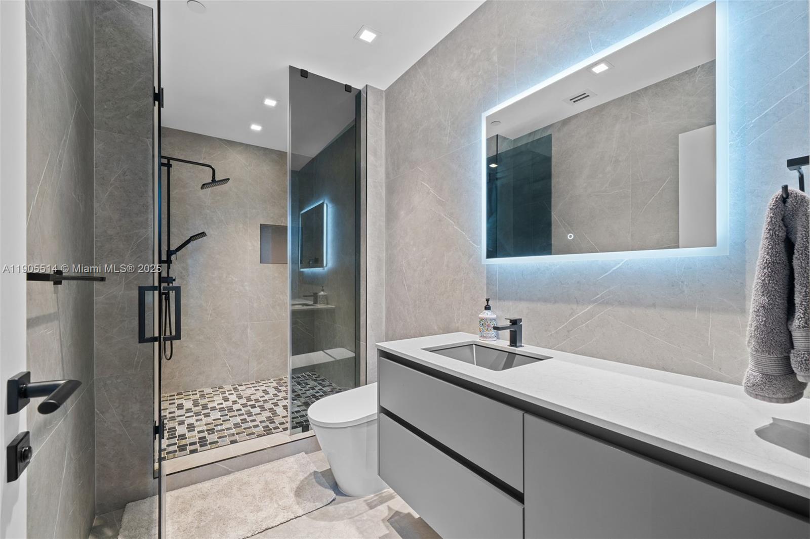 OCEANIA V CONDO - Residential