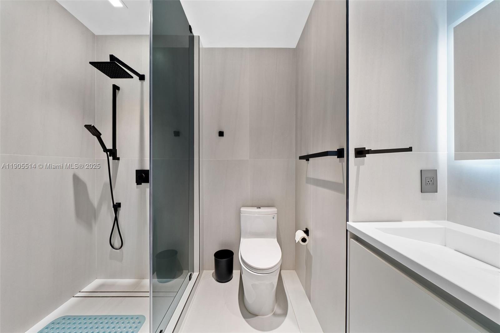 OCEANIA V CONDO - Residential