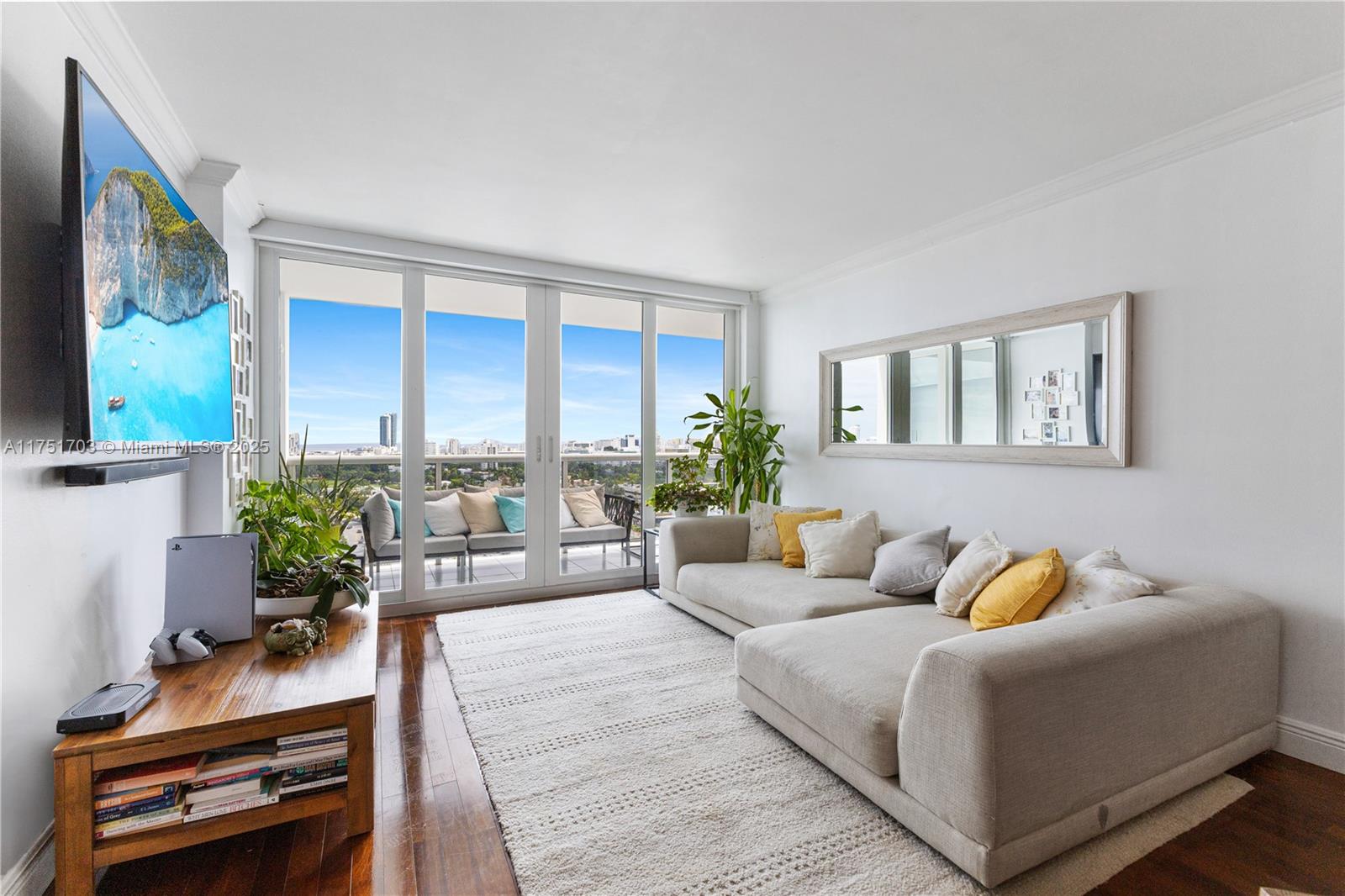 SUNSET HARBOUR NORTH COND - Residential