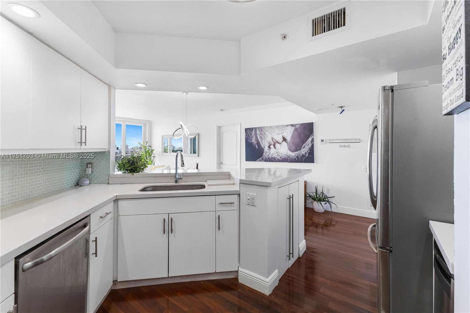 SUNSET HARBOUR NORTH COND - Residential