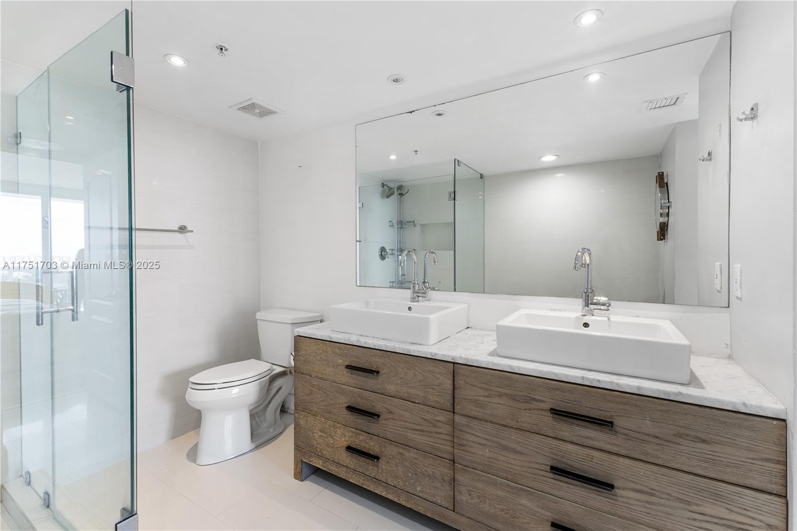 SUNSET HARBOUR NORTH COND - Residential