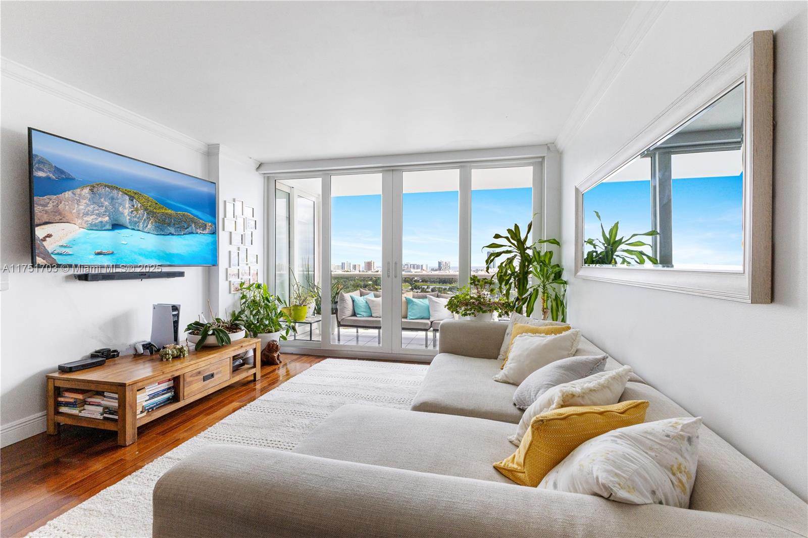 SUNSET HARBOUR NORTH COND - Residential