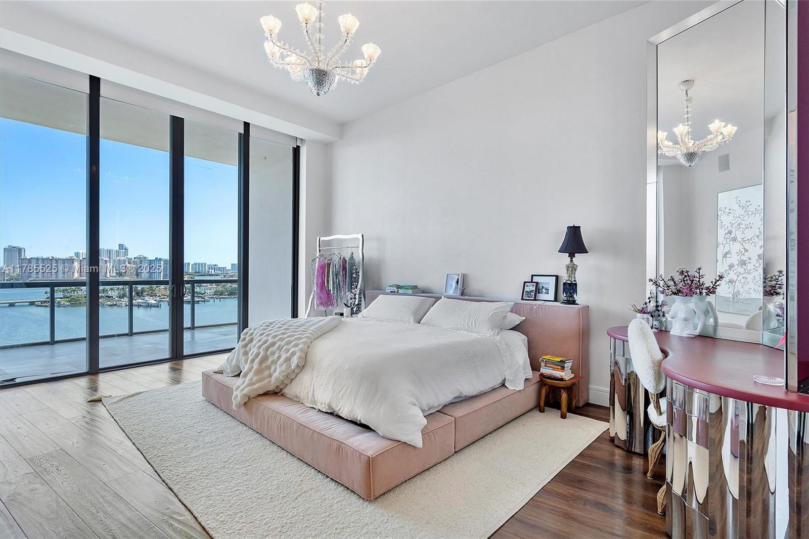 ECHO CONDO - Residential