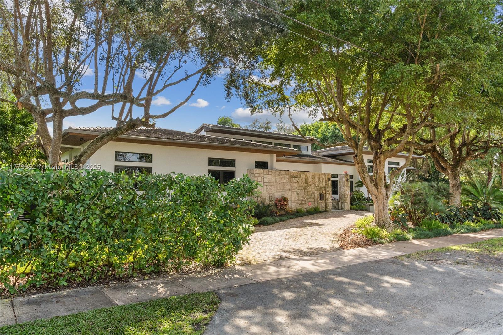 CORAL GABLES RIVIERA SEC - Residential
