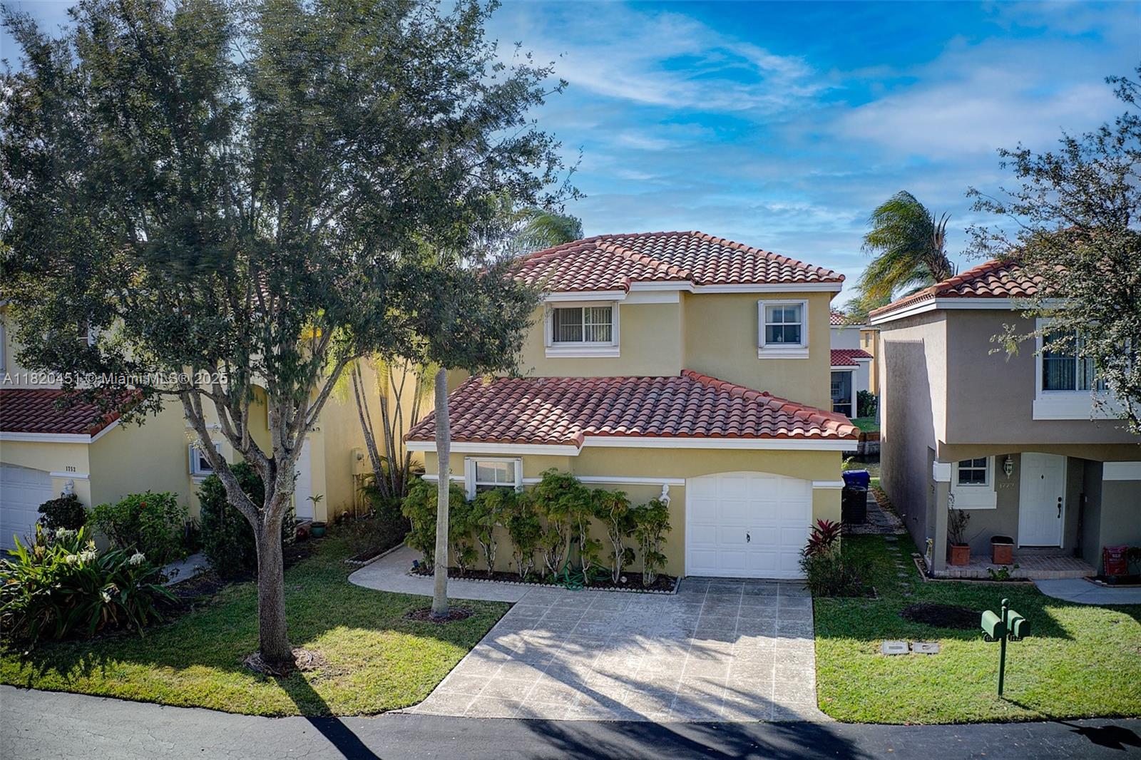 1762 E Trafalgar Cir