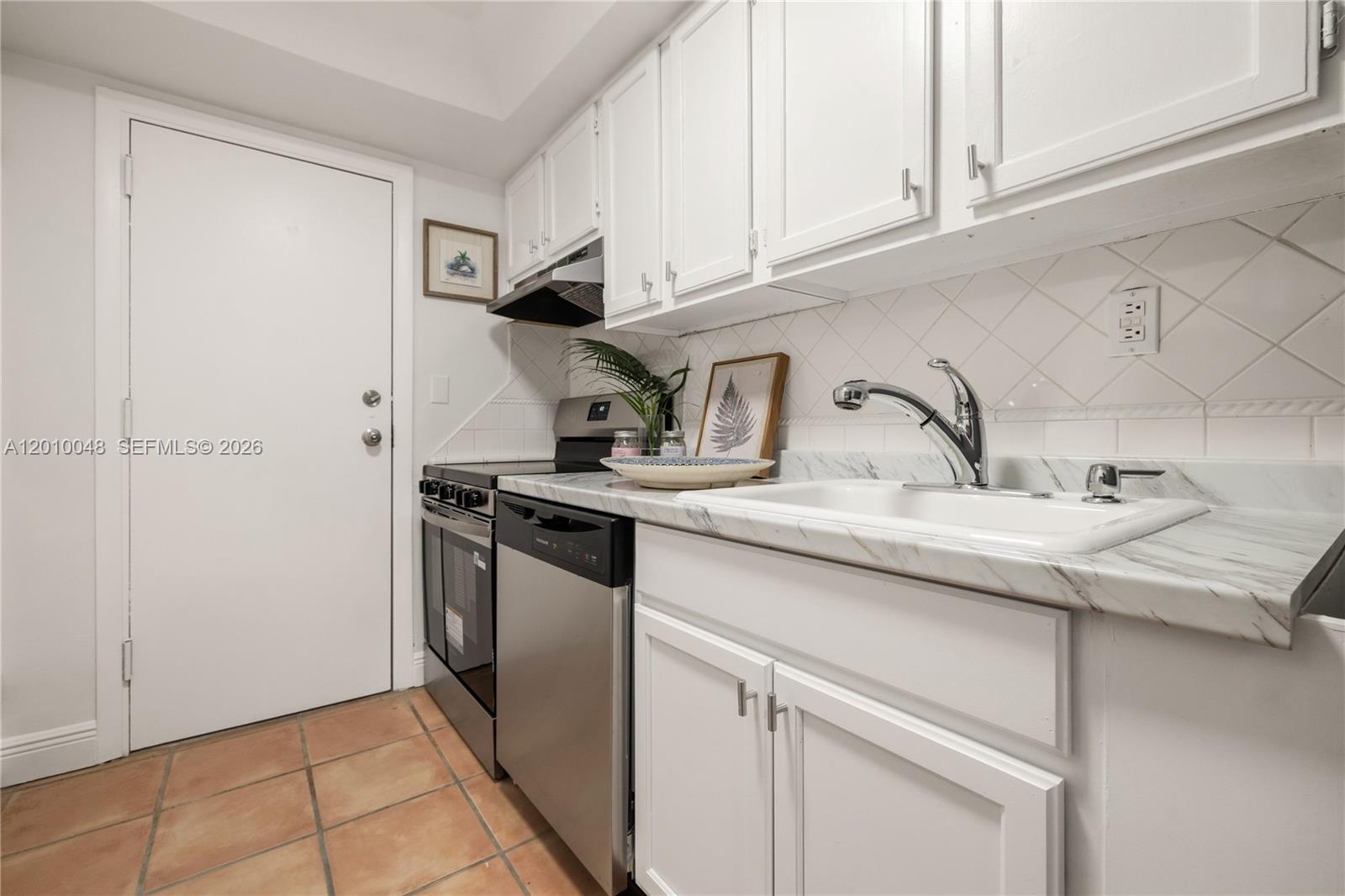 GOVERNORS LODGE ASSOC CON - Residential