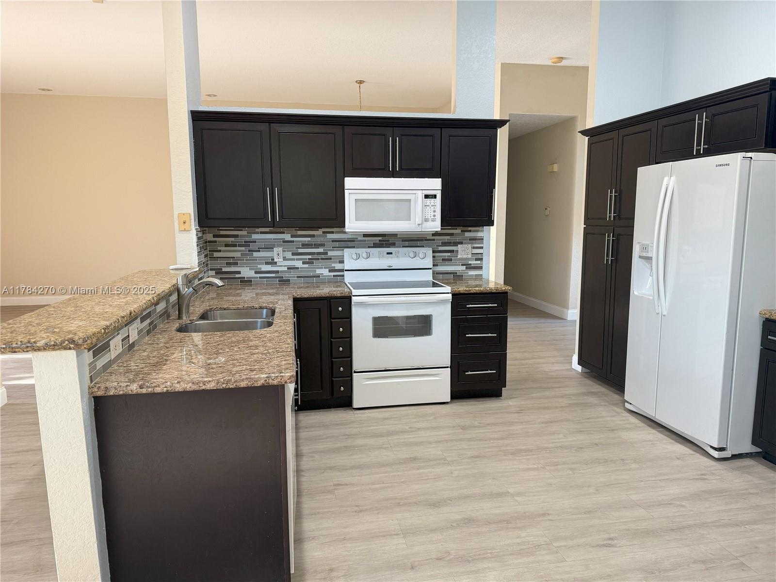 5352 NW 57th Ter