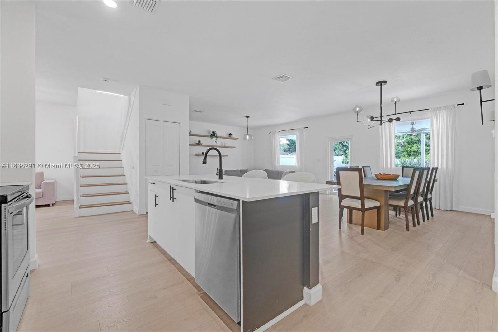 KINGS GROVE - Residential