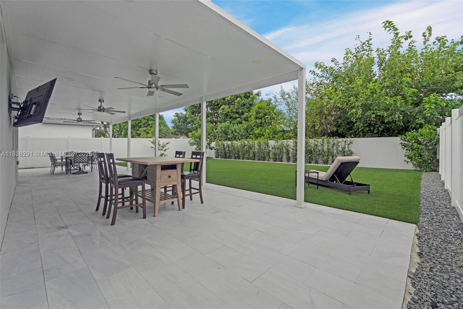 KINGS GROVE - Residential