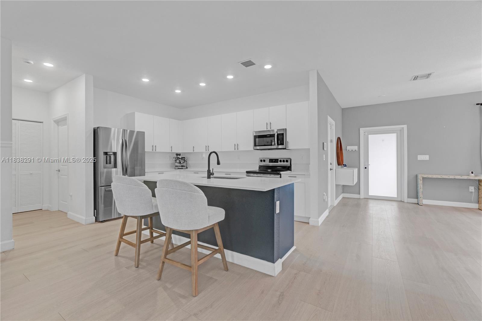 KINGS GROVE - Residential