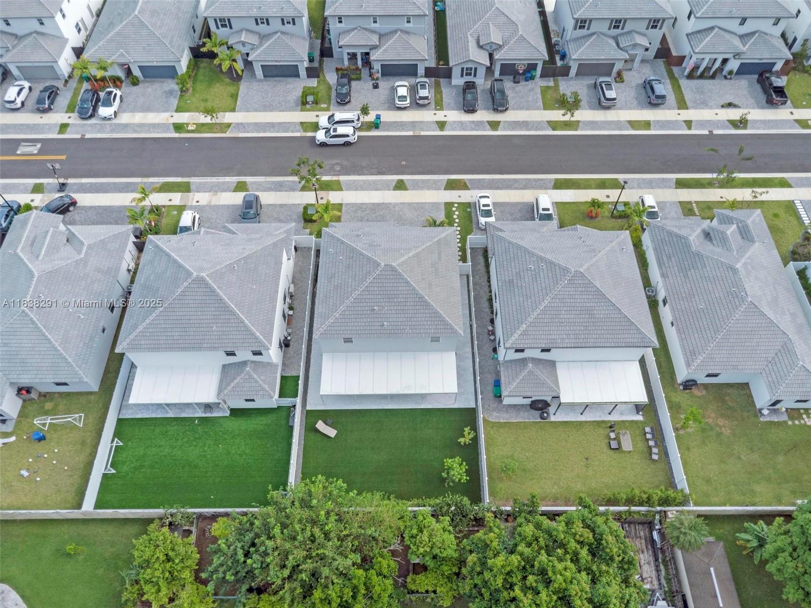 KINGS GROVE - Residential