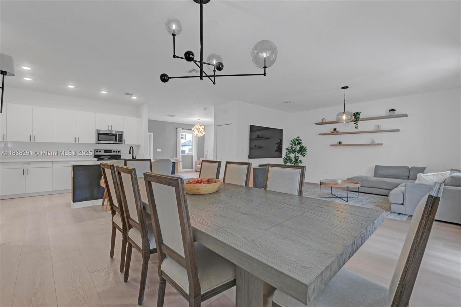 KINGS GROVE - Residential