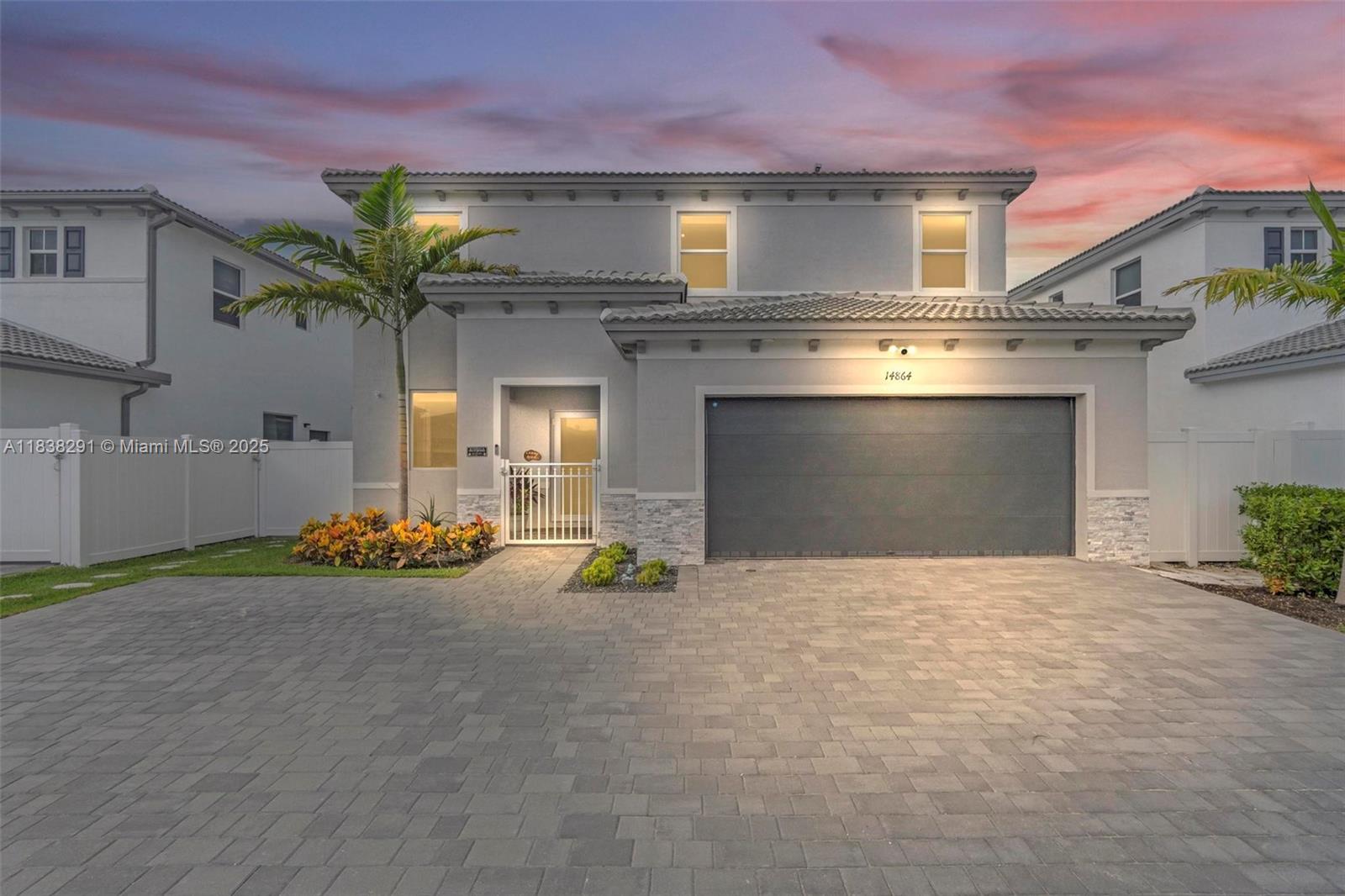 KINGS GROVE - Residential