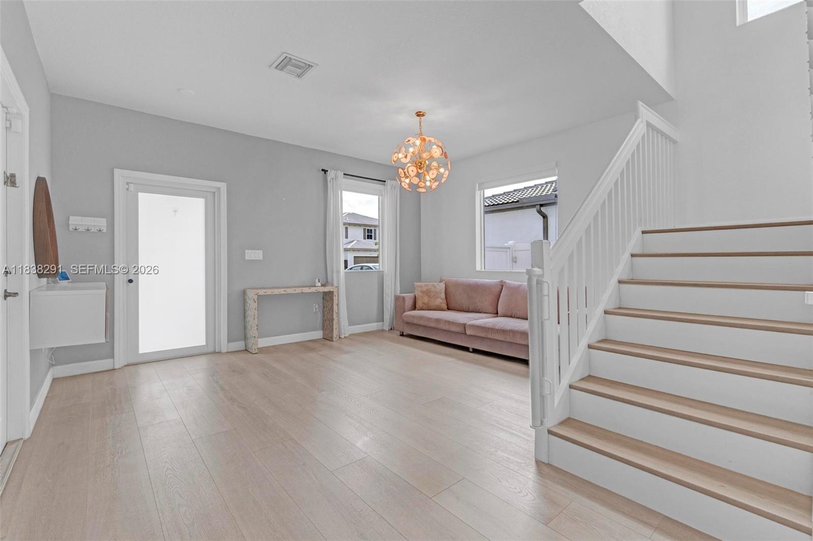 KINGS GROVE - Residential