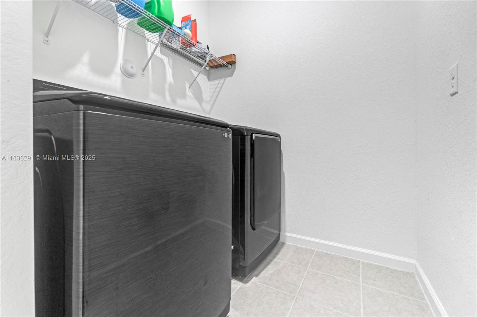 KINGS GROVE - Residential