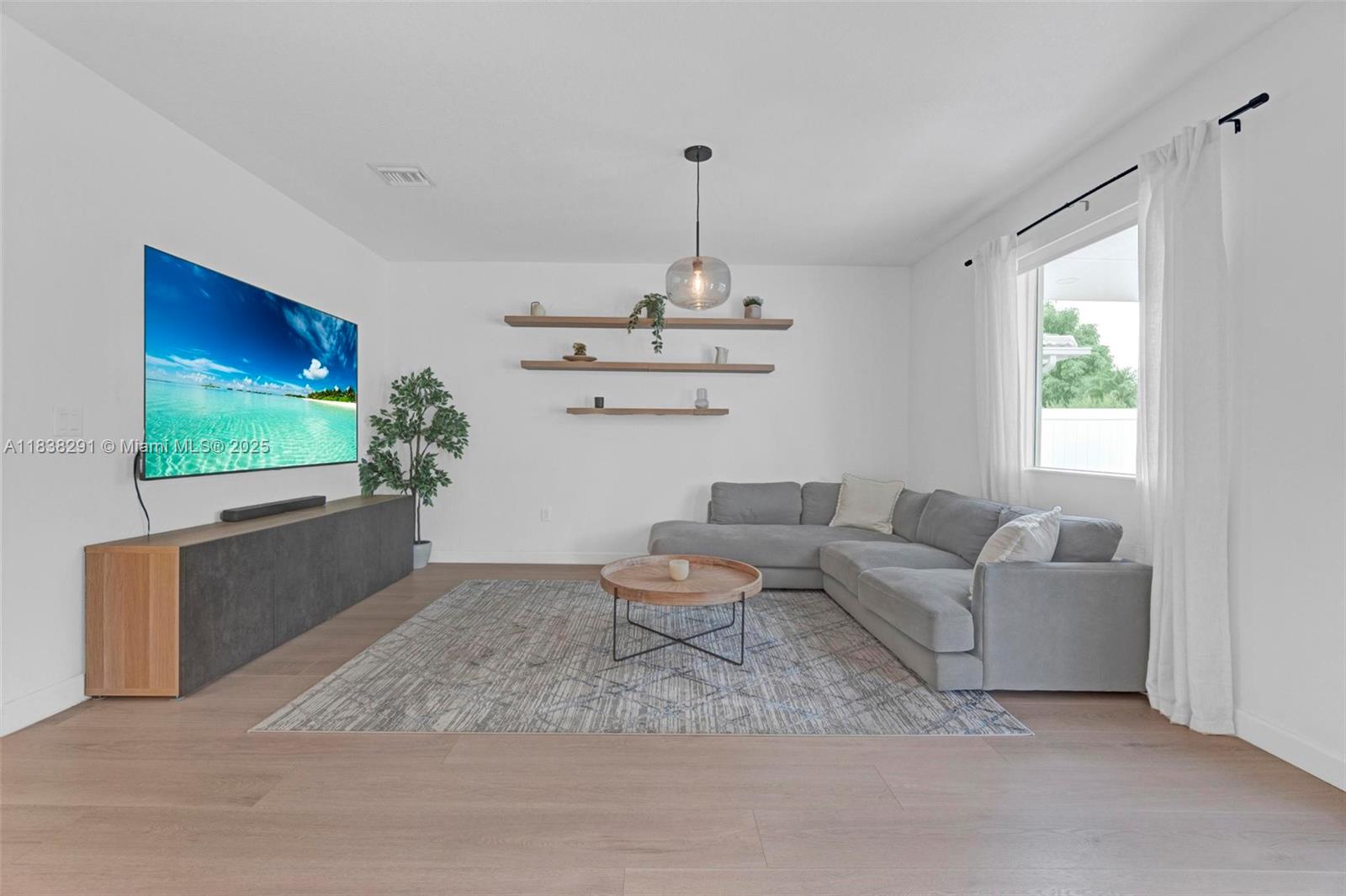 KINGS GROVE - Residential