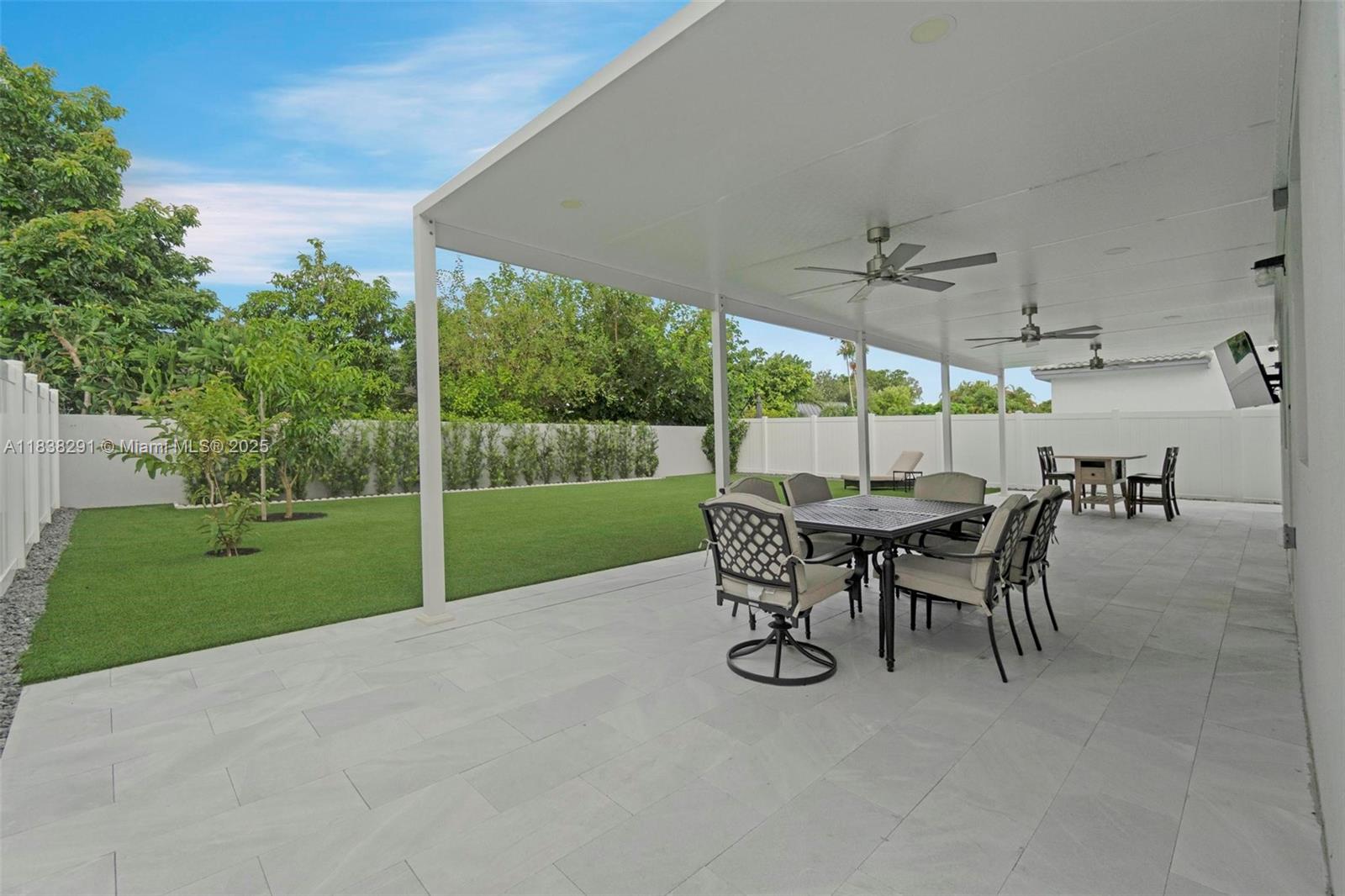 KINGS GROVE - Residential