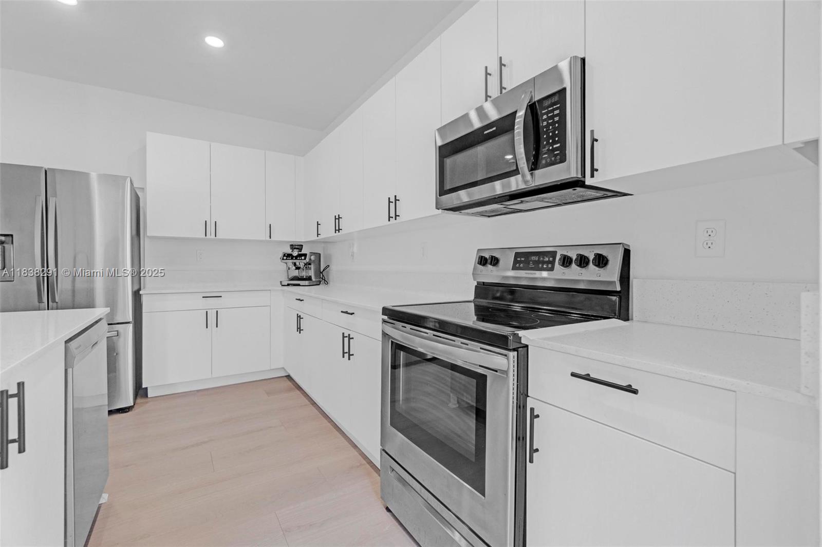 KINGS GROVE - Residential