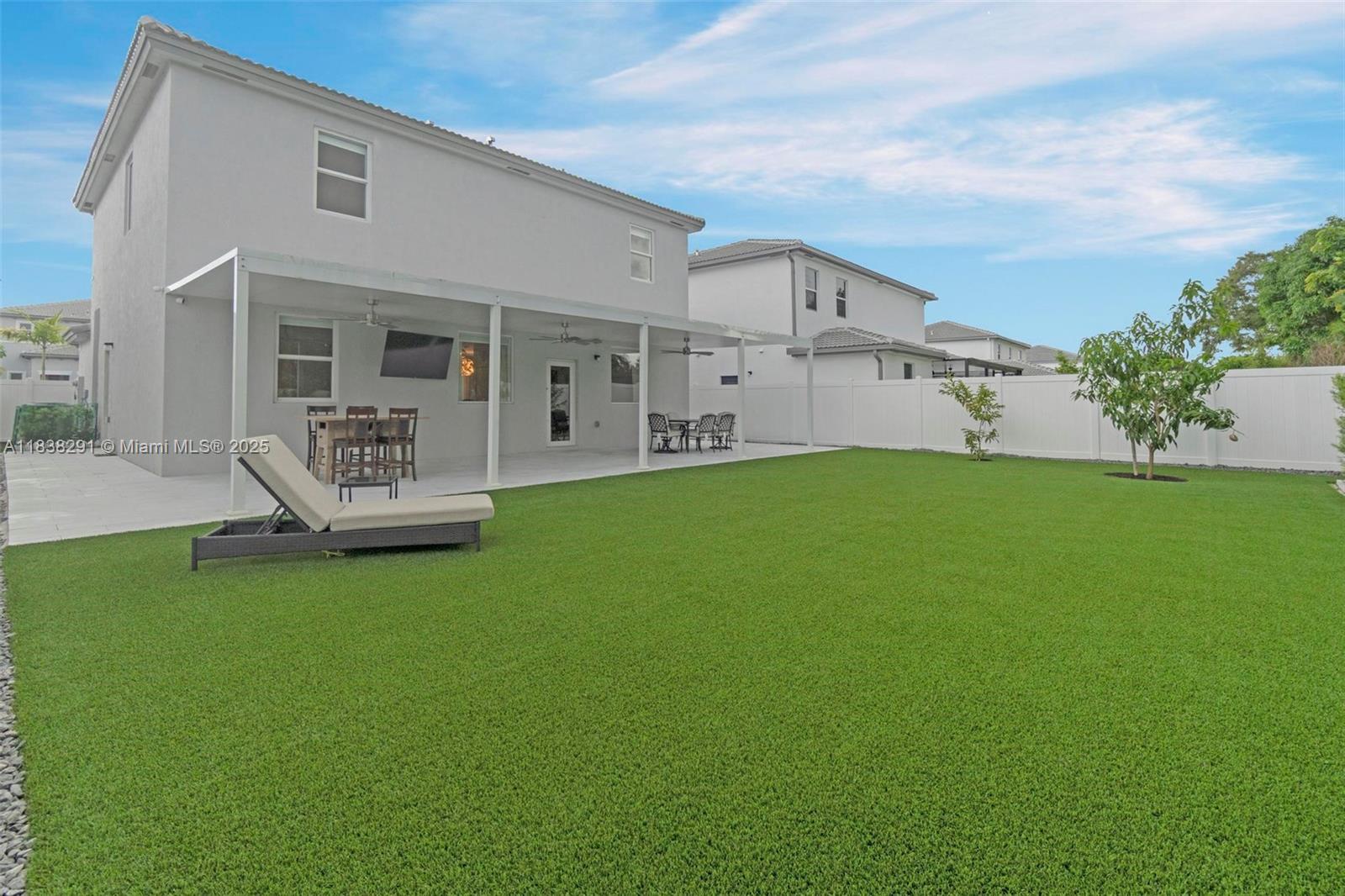 KINGS GROVE - Residential