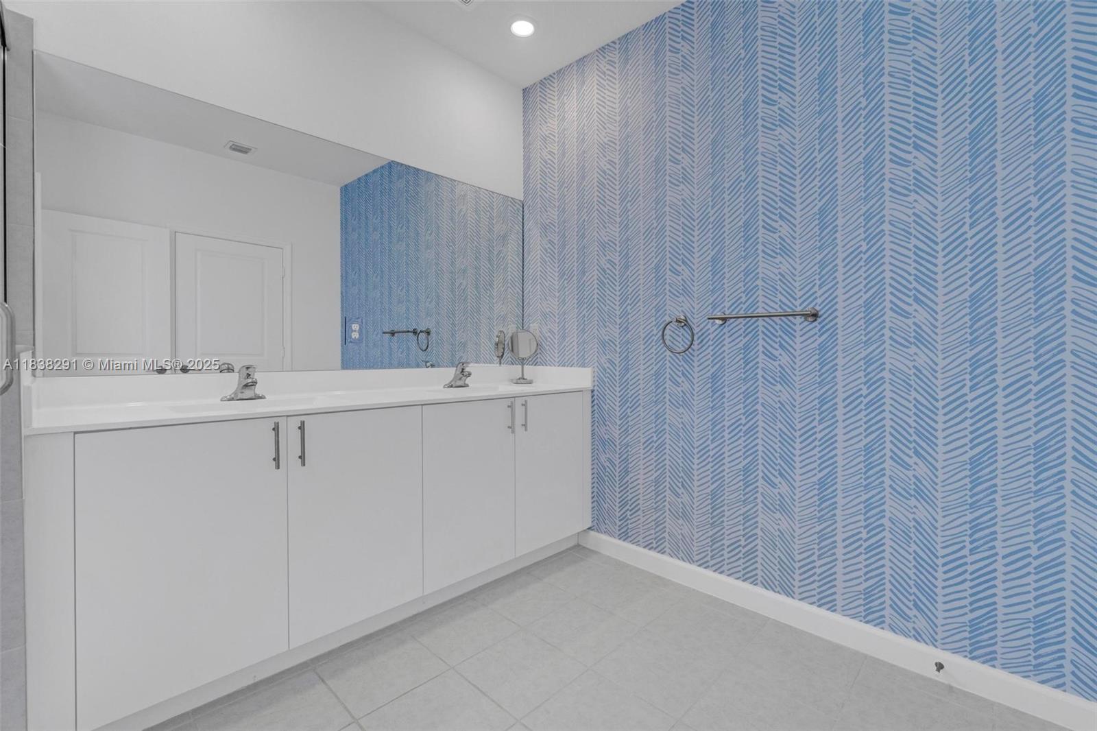 KINGS GROVE - Residential