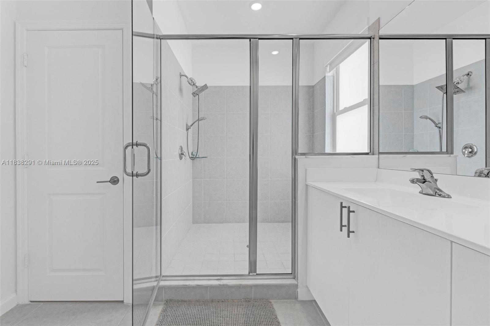 KINGS GROVE - Residential