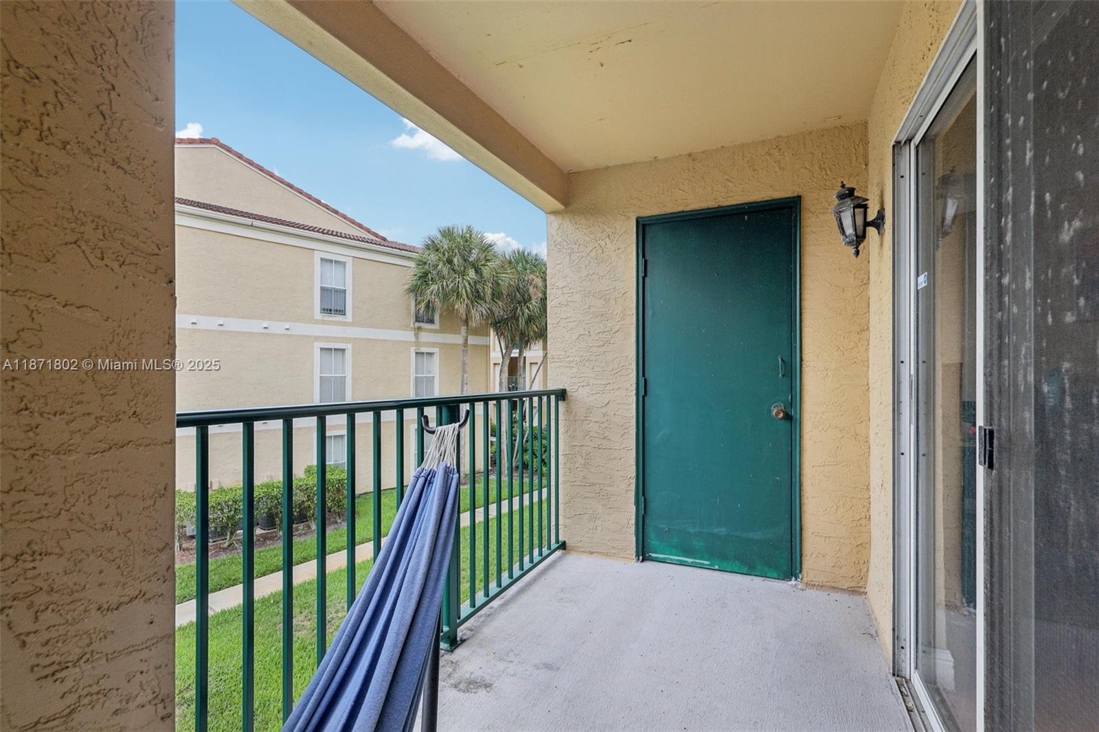 SAVANNAH AT RIVERSIDE CON - Residential