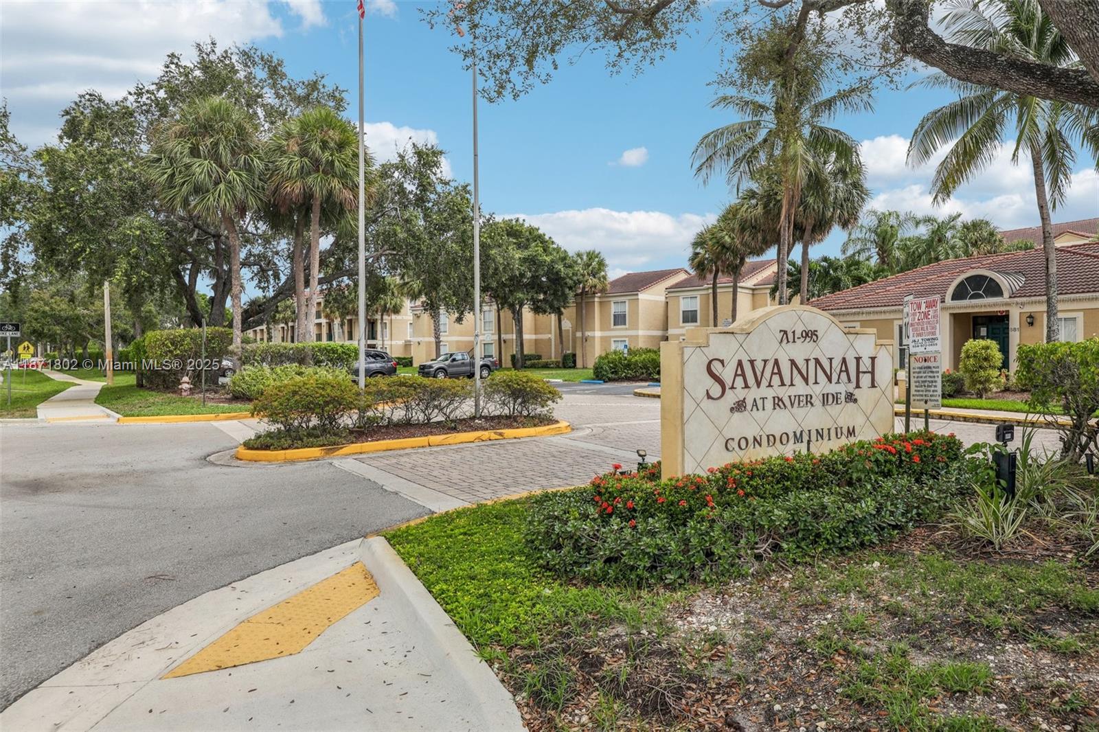SAVANNAH AT RIVERSIDE CON - Residential