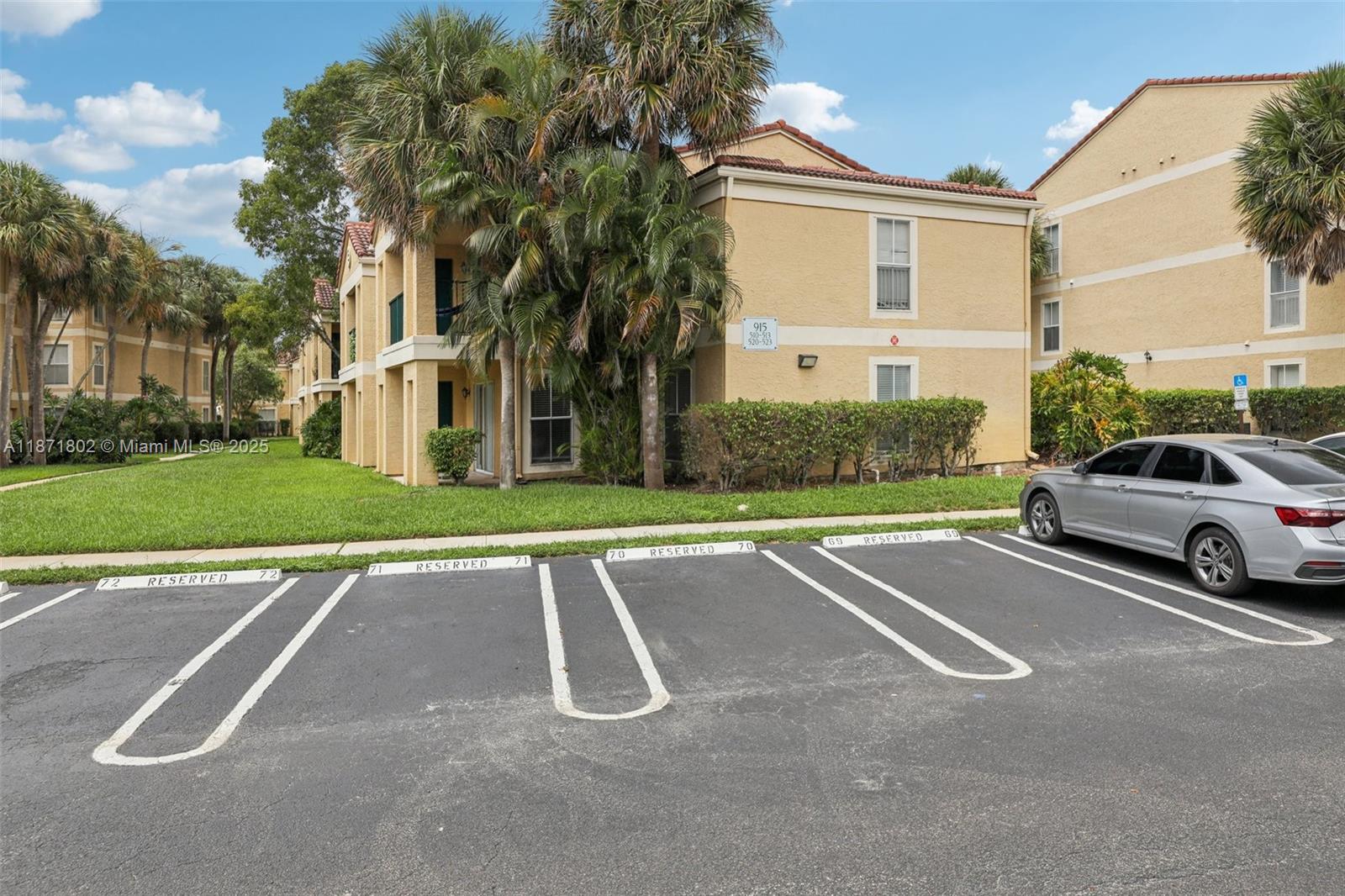 SAVANNAH AT RIVERSIDE CON - Residential