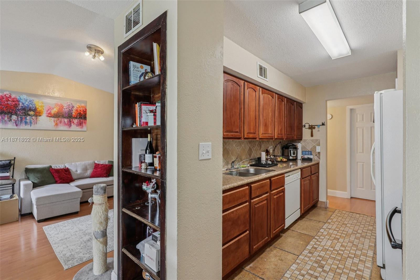 SAVANNAH AT RIVERSIDE CON - Residential