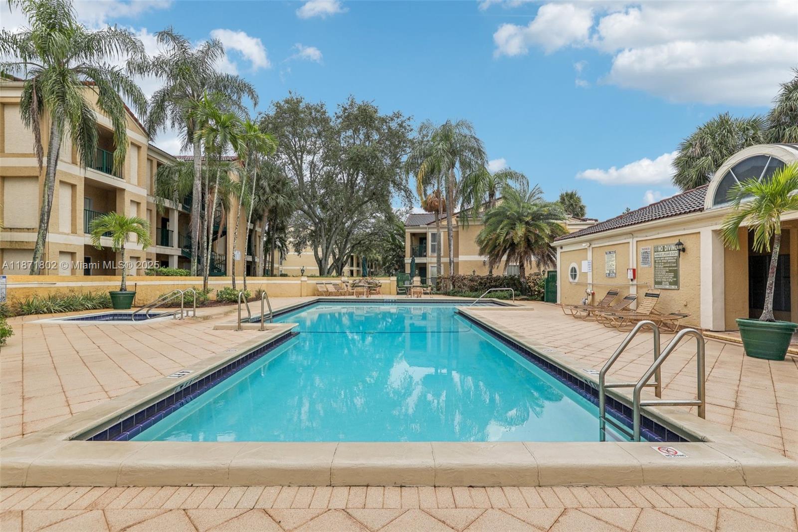 SAVANNAH AT RIVERSIDE CON - Residential