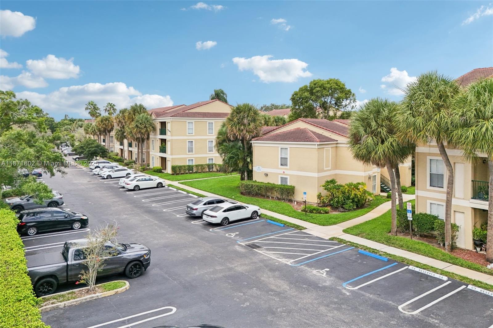 SAVANNAH AT RIVERSIDE CON - Residential