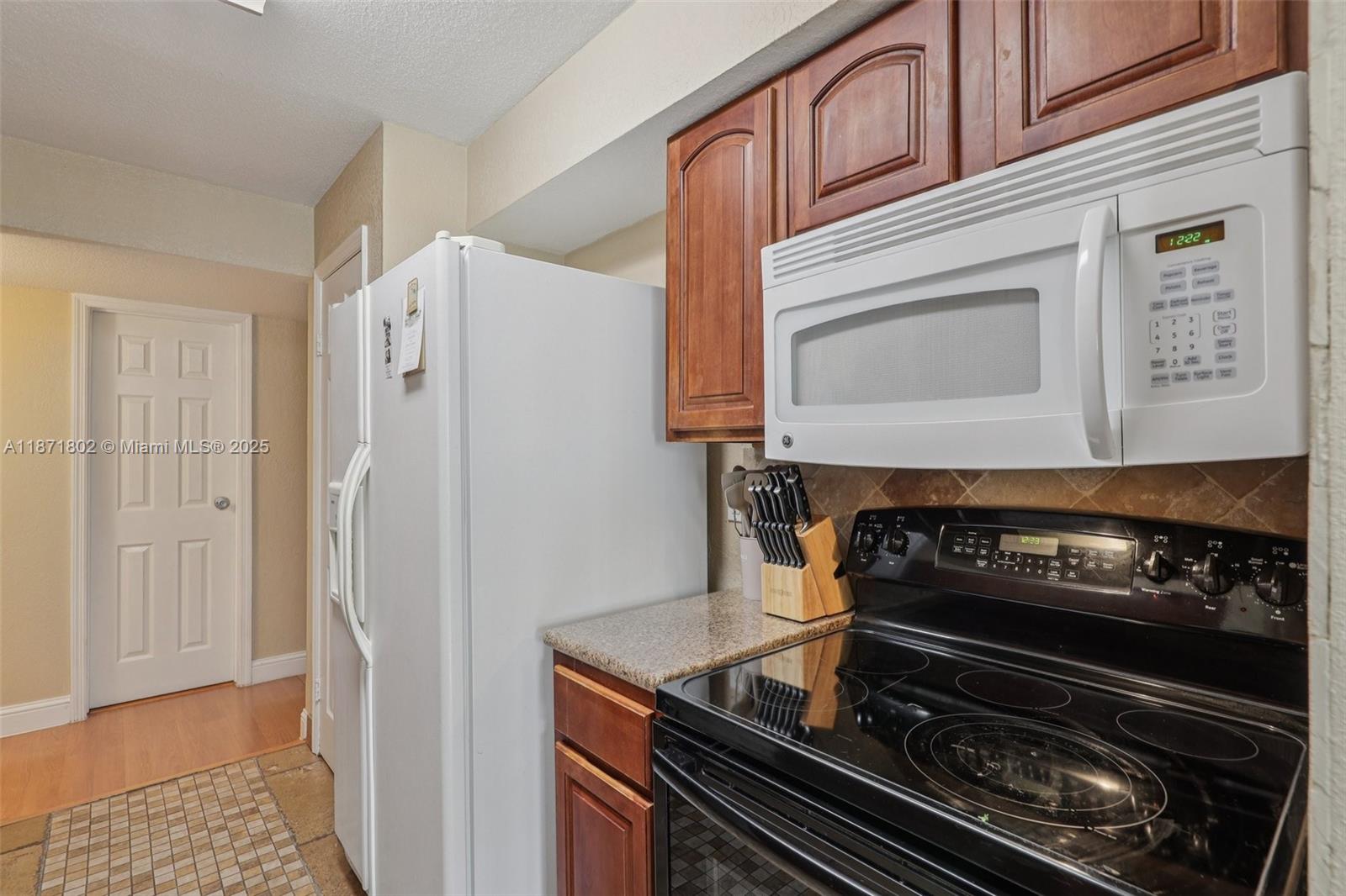 SAVANNAH AT RIVERSIDE CON - Residential