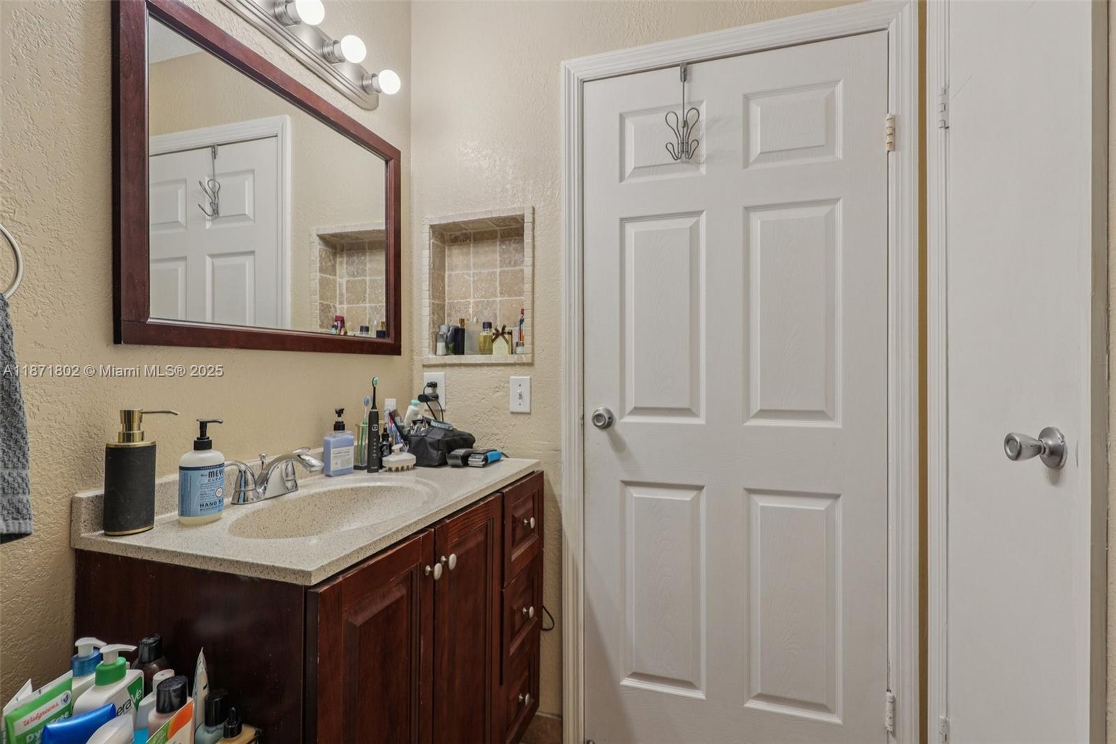 SAVANNAH AT RIVERSIDE CON - Residential