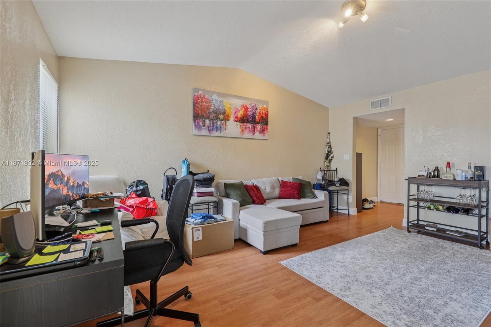 SAVANNAH AT RIVERSIDE CON - Residential