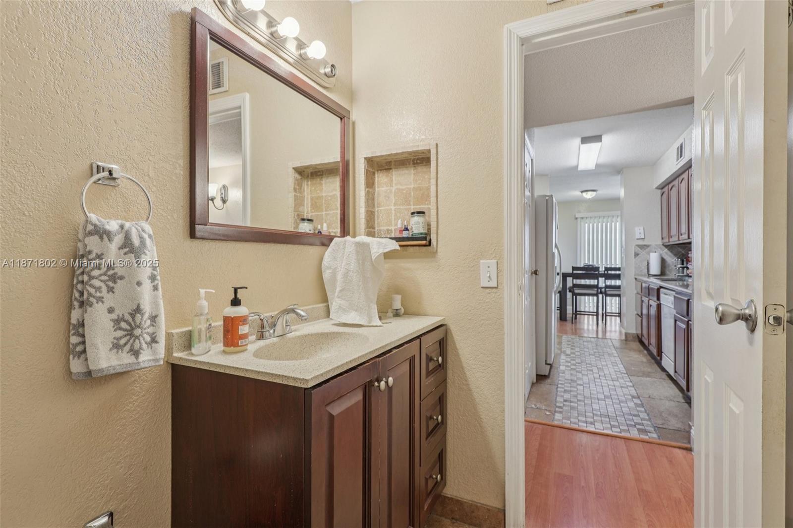 SAVANNAH AT RIVERSIDE CON - Residential