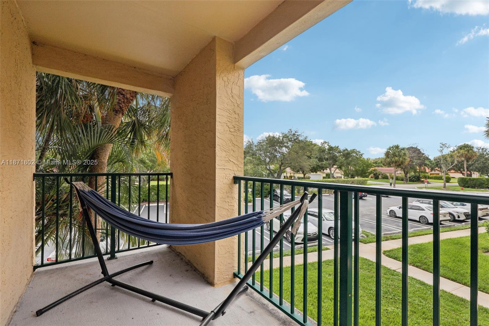 SAVANNAH AT RIVERSIDE CON - Residential