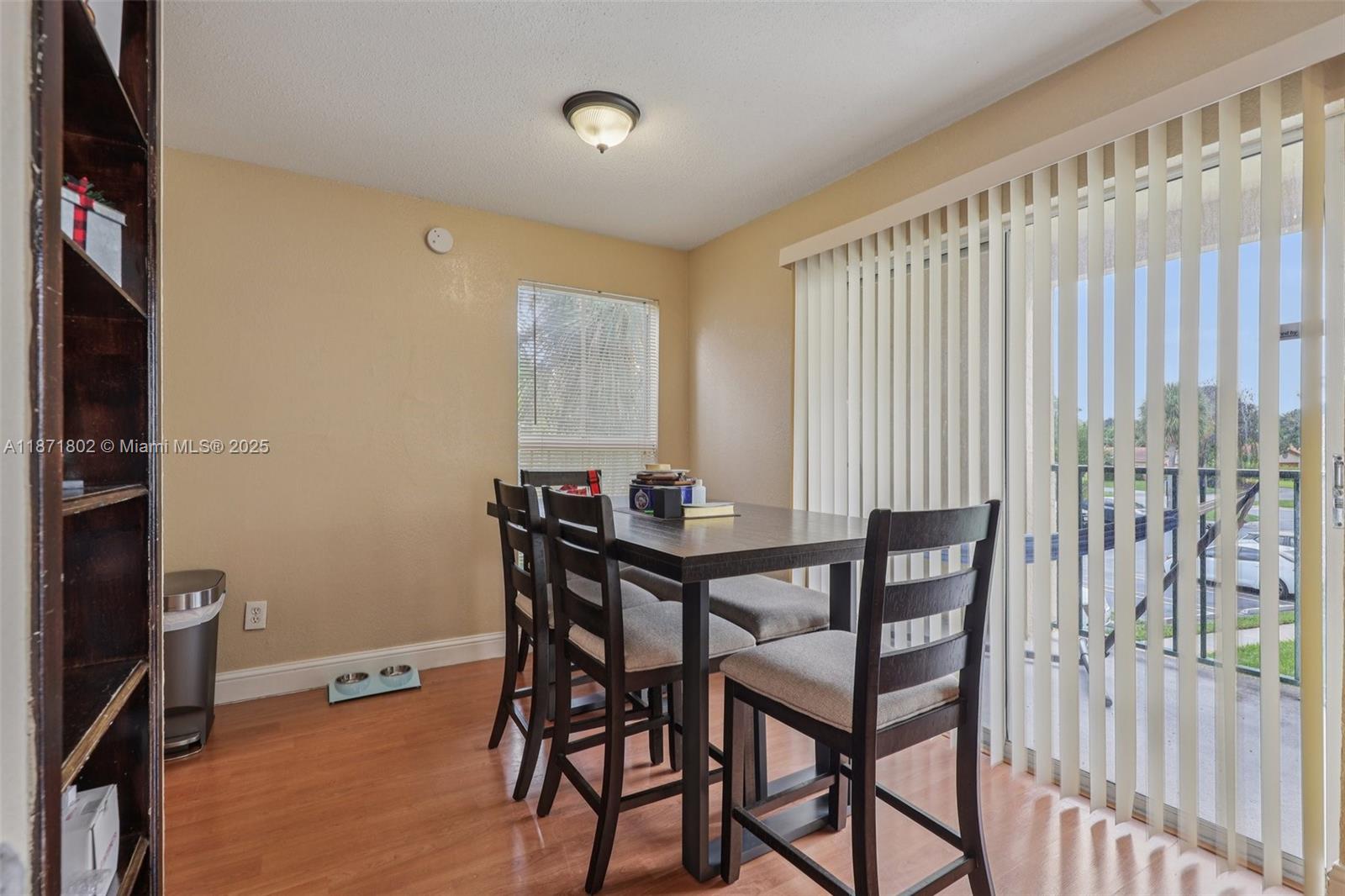 SAVANNAH AT RIVERSIDE CON - Residential