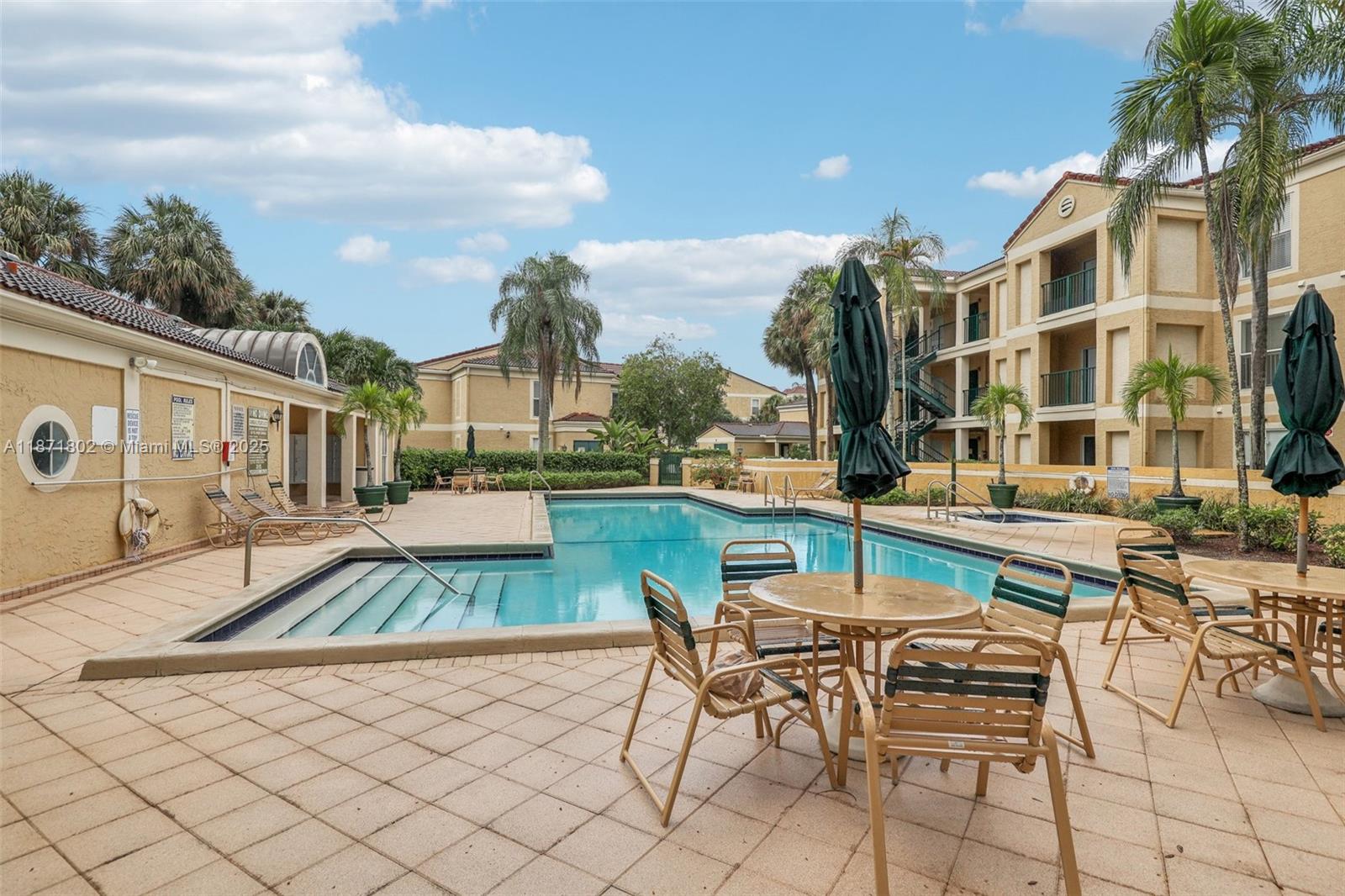 SAVANNAH AT RIVERSIDE CON - Residential