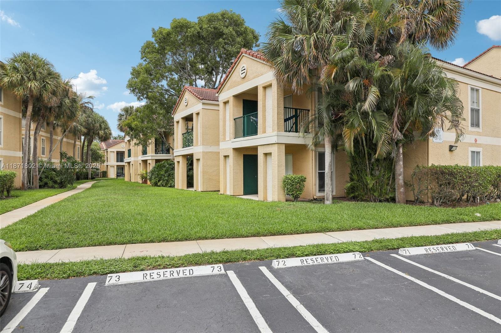 SAVANNAH AT RIVERSIDE CON - Residential