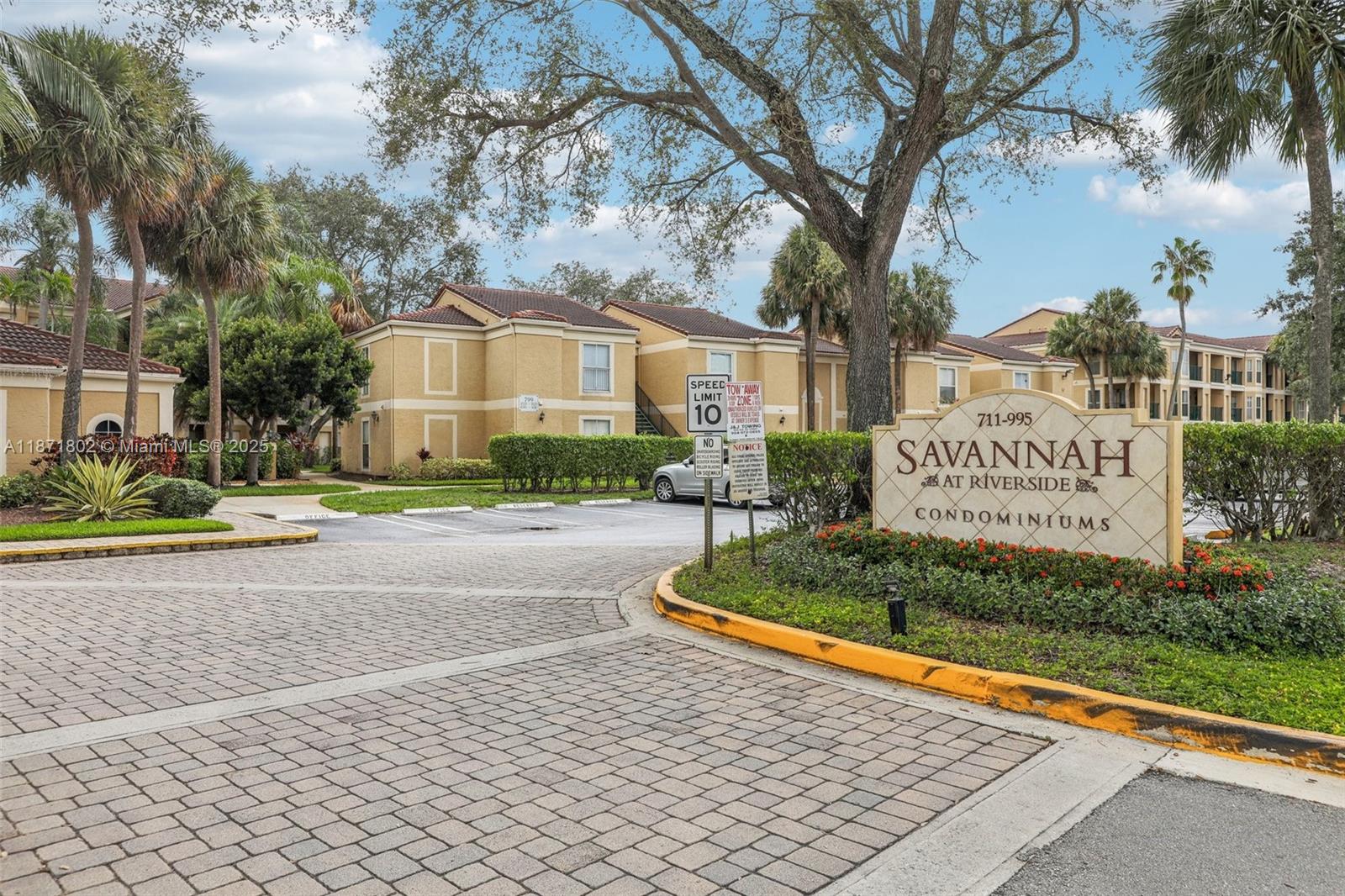 SAVANNAH AT RIVERSIDE CON - Residential