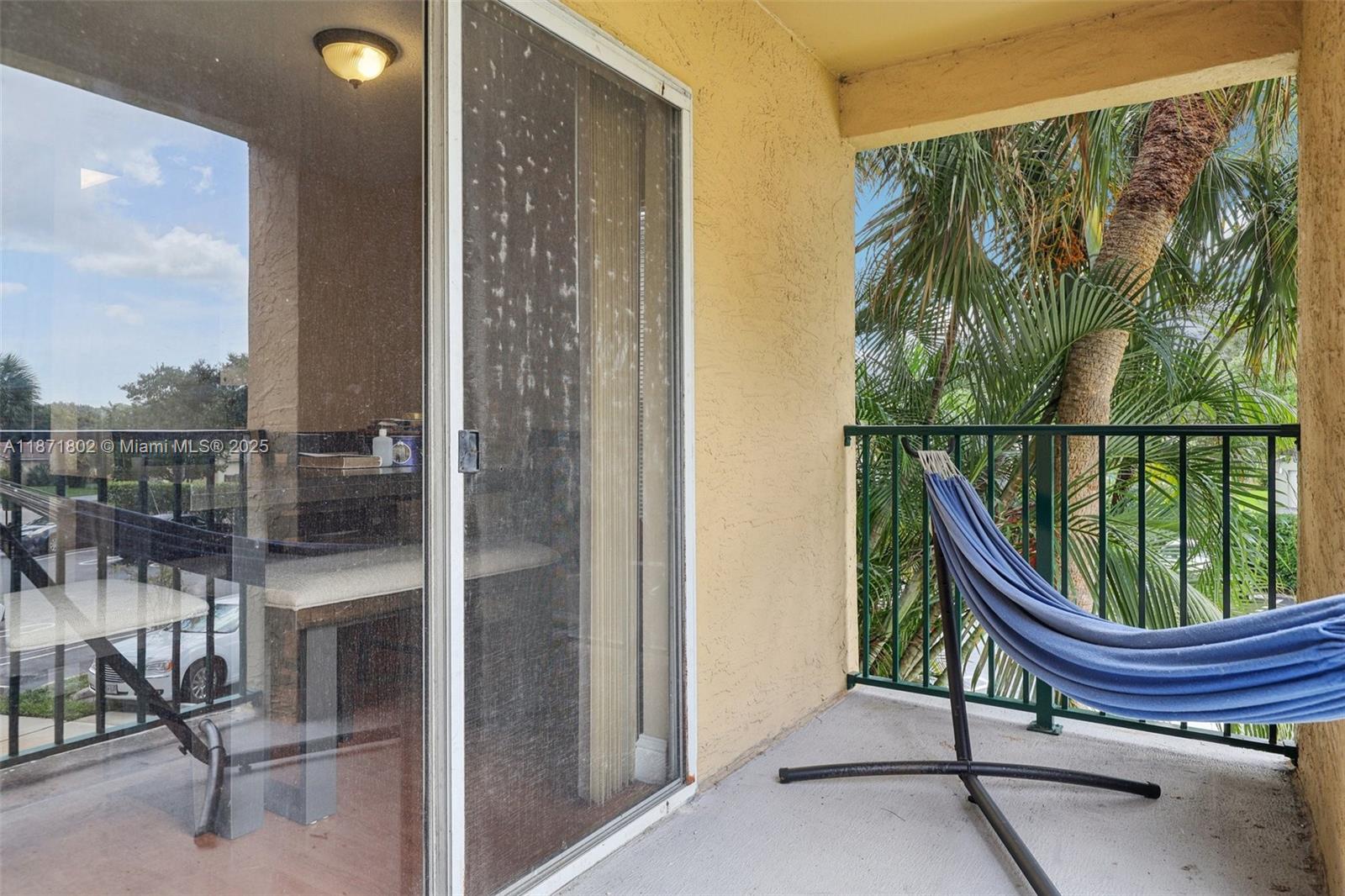 SAVANNAH AT RIVERSIDE CON - Residential