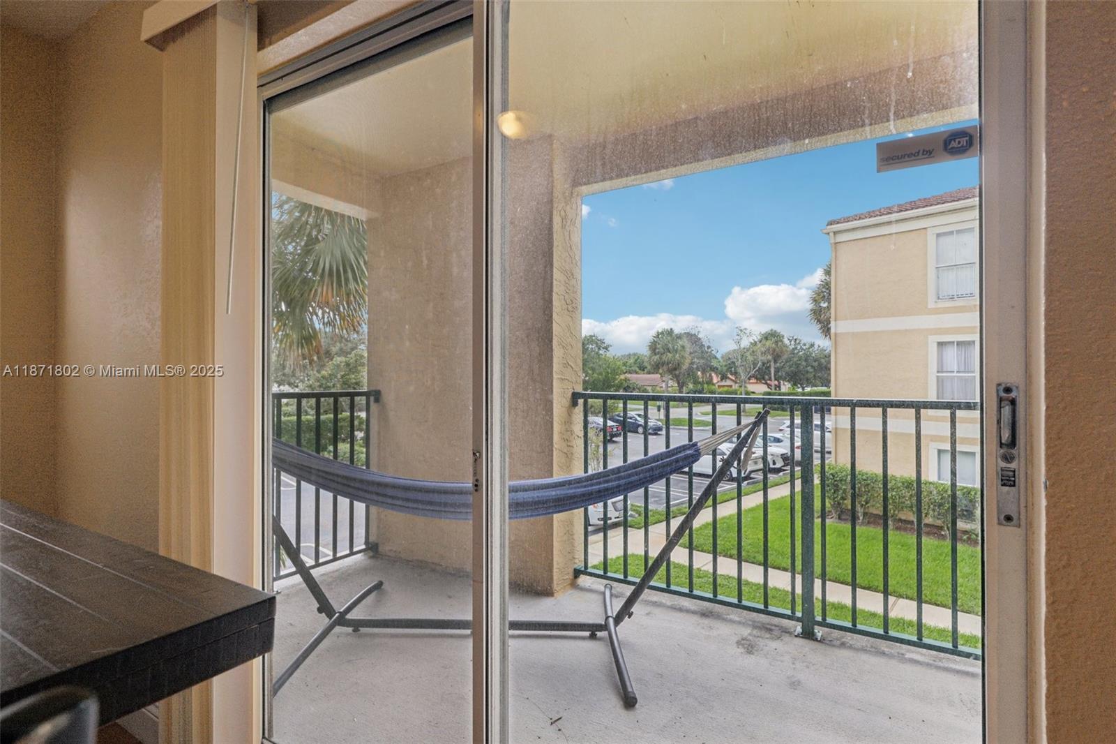 SAVANNAH AT RIVERSIDE CON - Residential