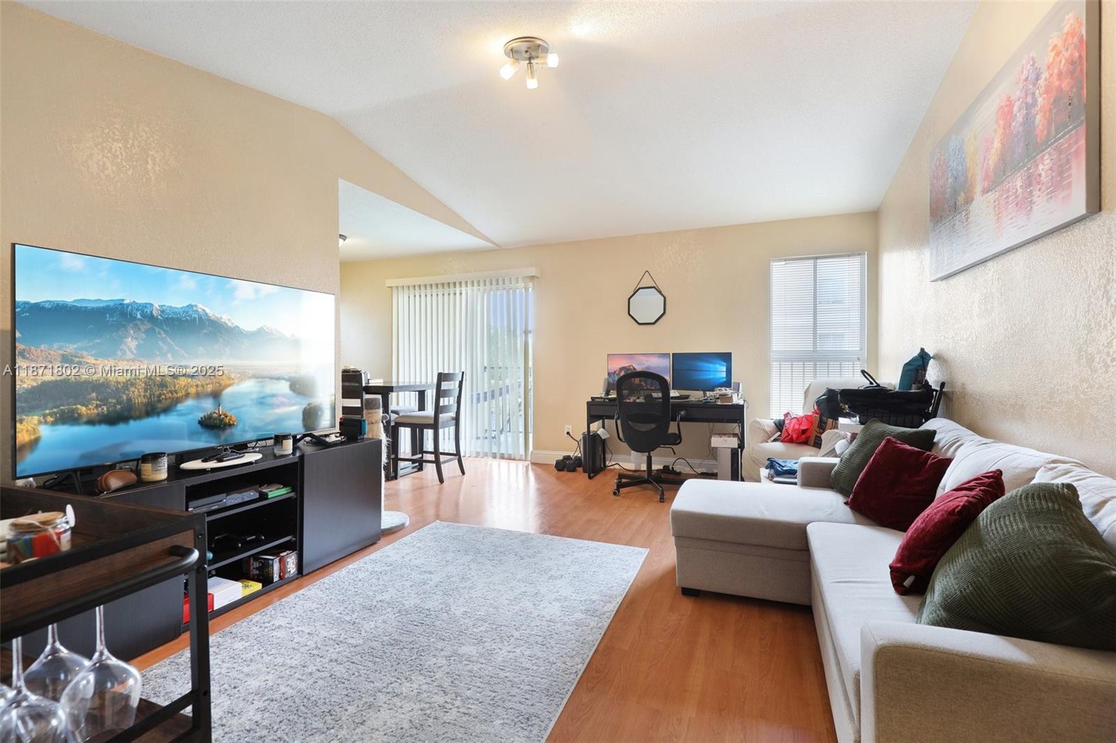 SAVANNAH AT RIVERSIDE CON - Residential