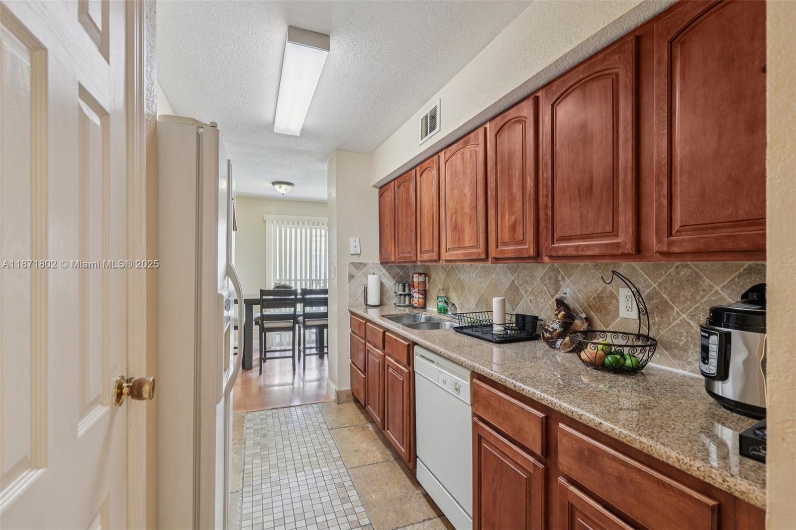 SAVANNAH AT RIVERSIDE CON - Residential