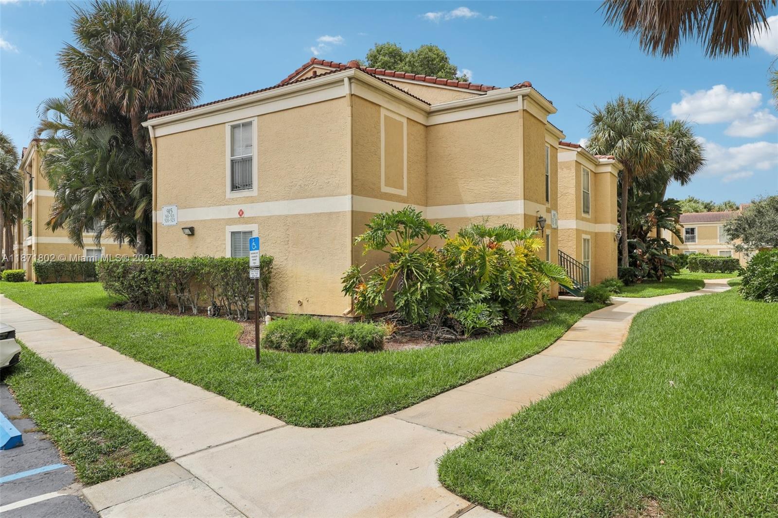 SAVANNAH AT RIVERSIDE CON - Residential