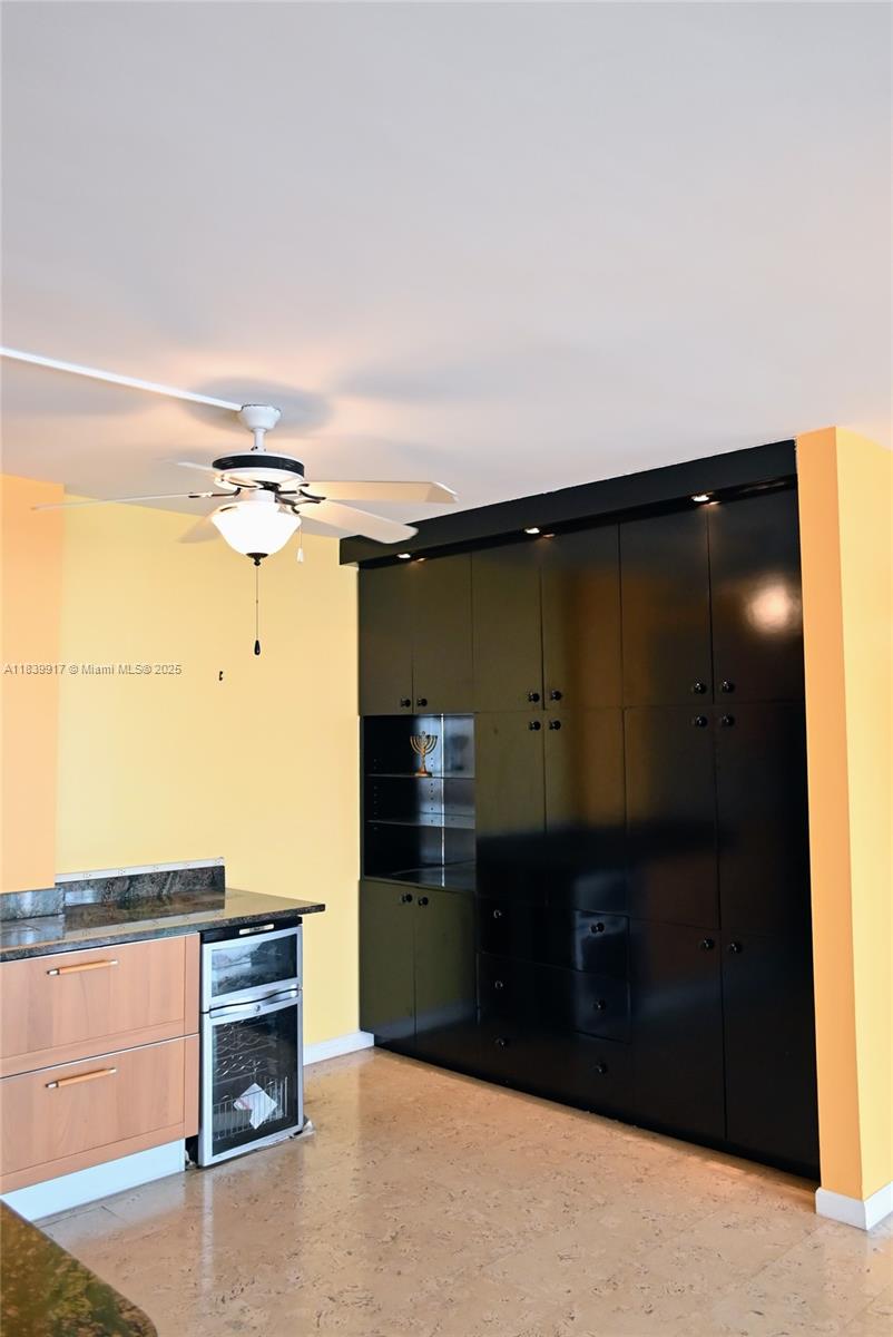 BAYVIEW TOWERS CONDO SOUT - Residential