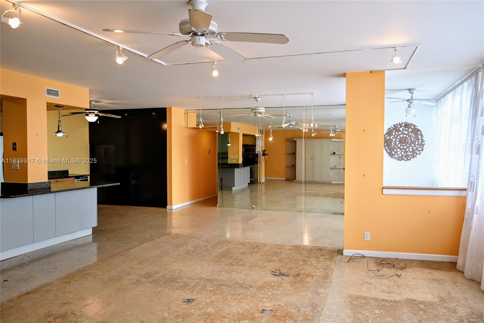 BAYVIEW TOWERS CONDO SOUT - Residential